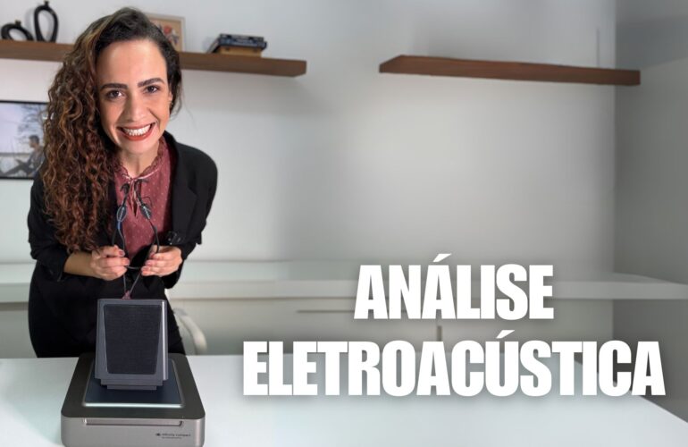 Profissional fonoaudióloga realizando análise eletroacústica